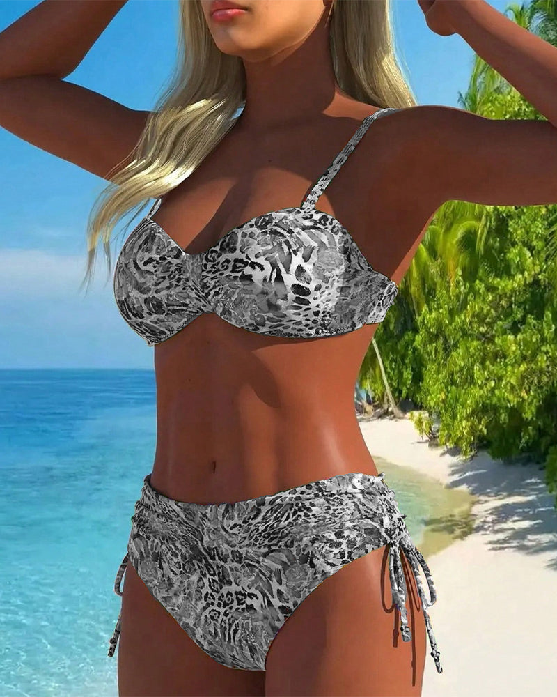 Eye-catching Split Swimsuit with Leopard Print