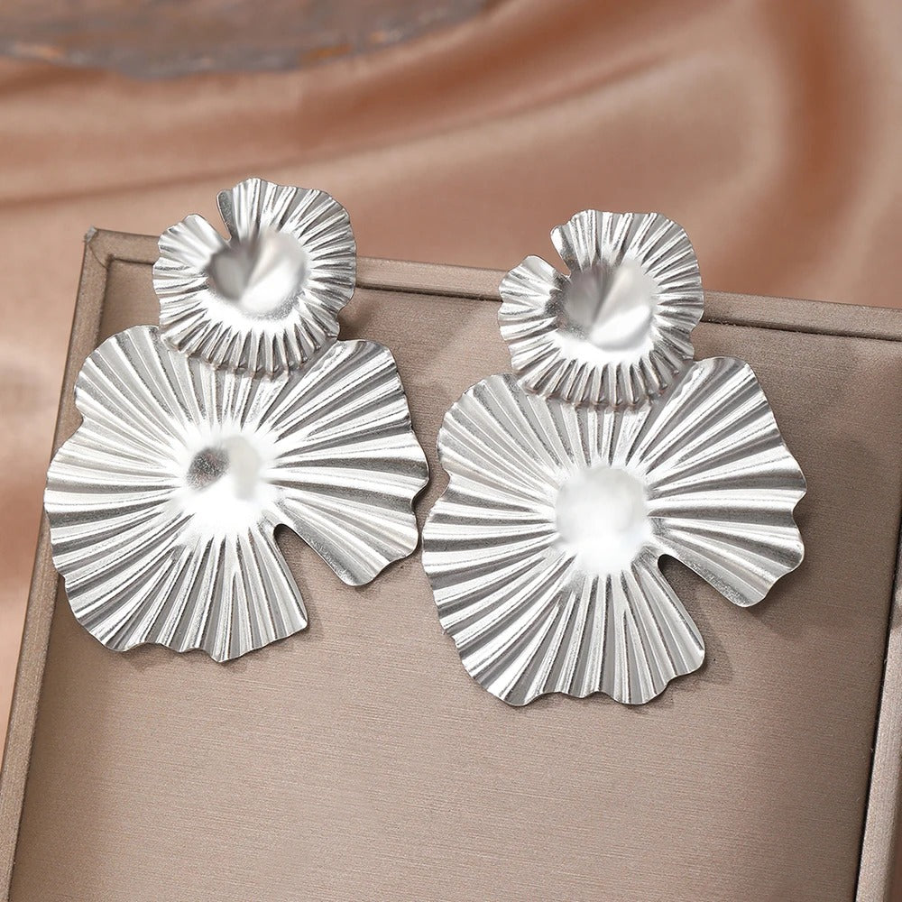 Floral Engraved Earrings – Shari