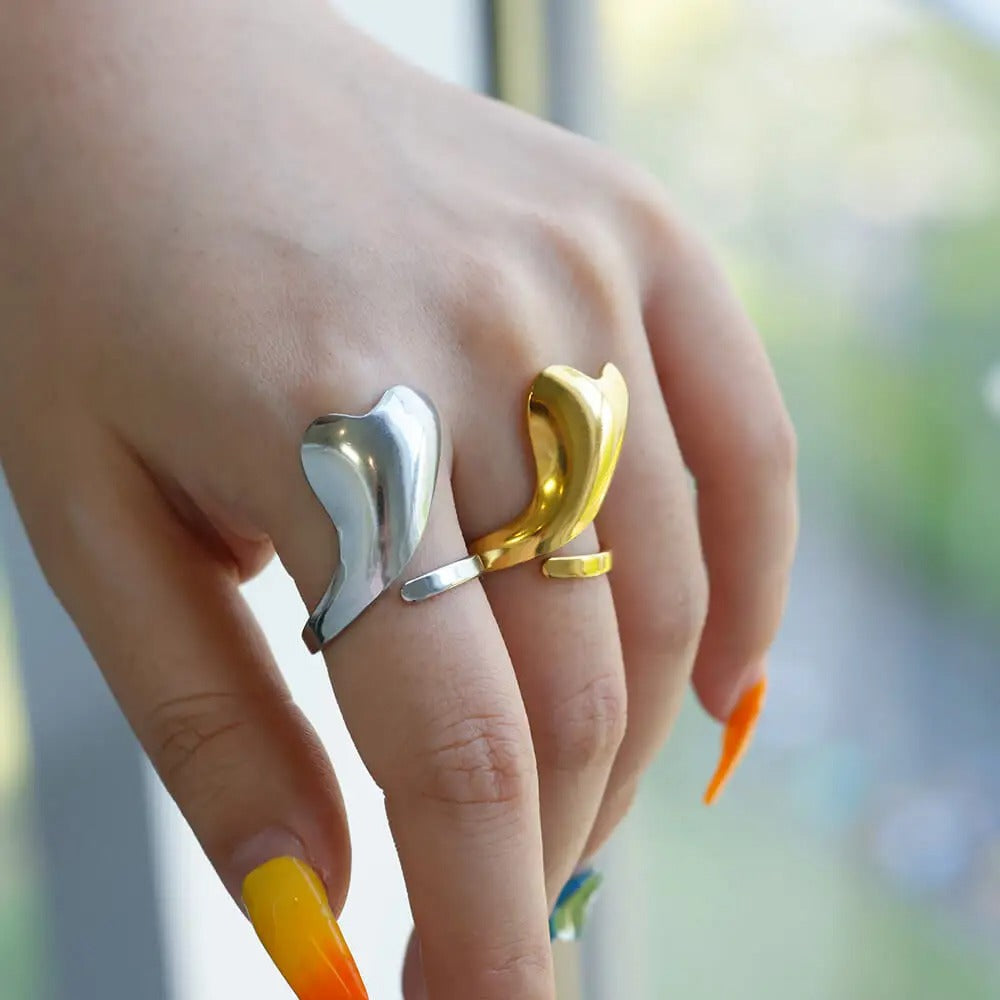 Stylish Adjustable Ring with Large Heart – Camille Elegant Design