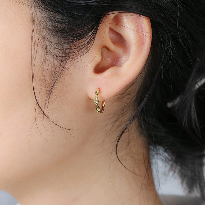 Elegant Twisted Hoop Earrings - Vera for a stylish look