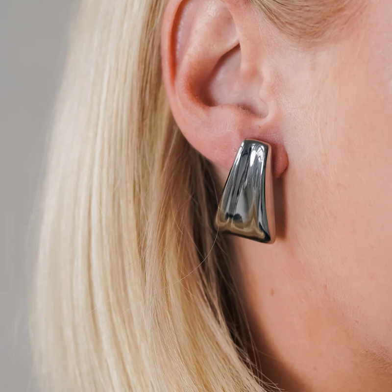 Stylish Elegant Gold Earring Set - Mira for a Luxurious Look