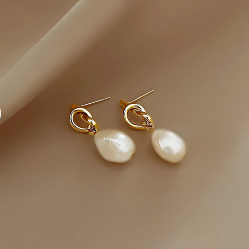 Elegant Baroque Pearl Earrings in Gold - Pien