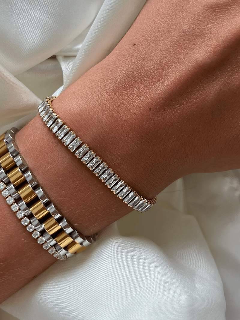 Elegant Tennis Wristband Baguette with Shiny Gemstones