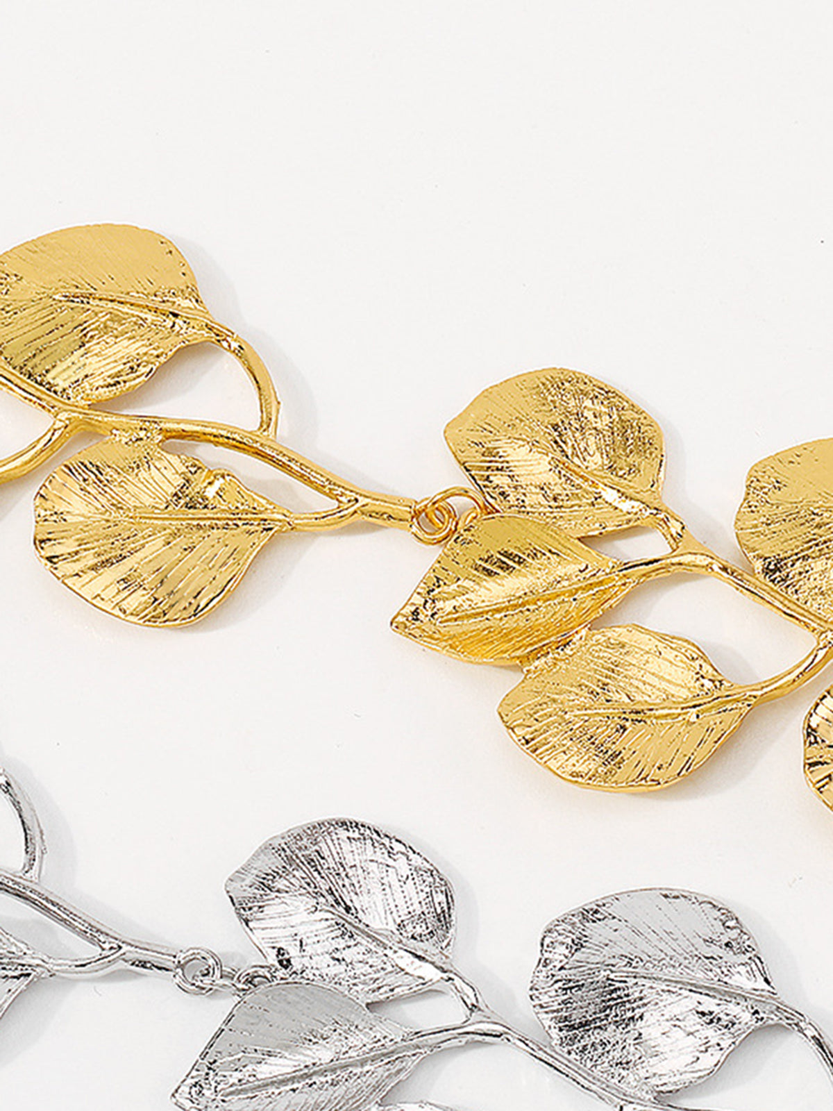 Elegant vintage alloy leaf necklace - Timeless and stylish accessory