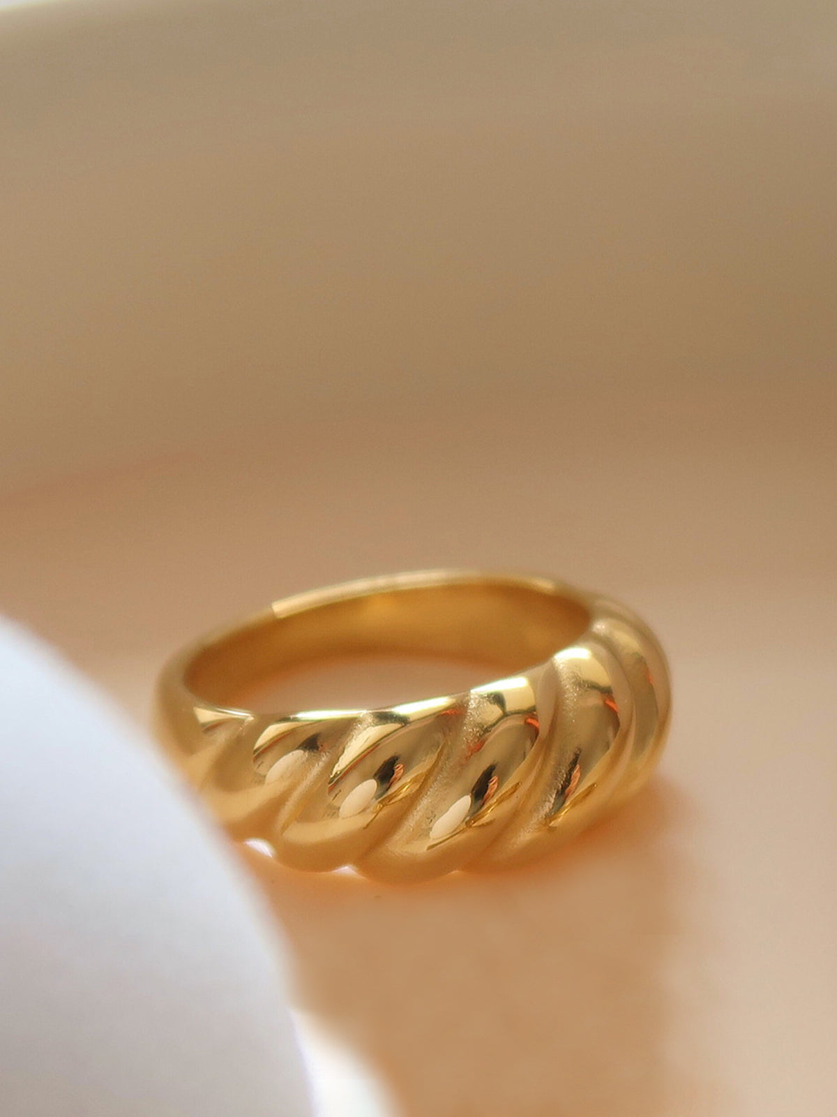 1 Piece Croissant Hemp Design Ring - Stylish Fashion Accessory