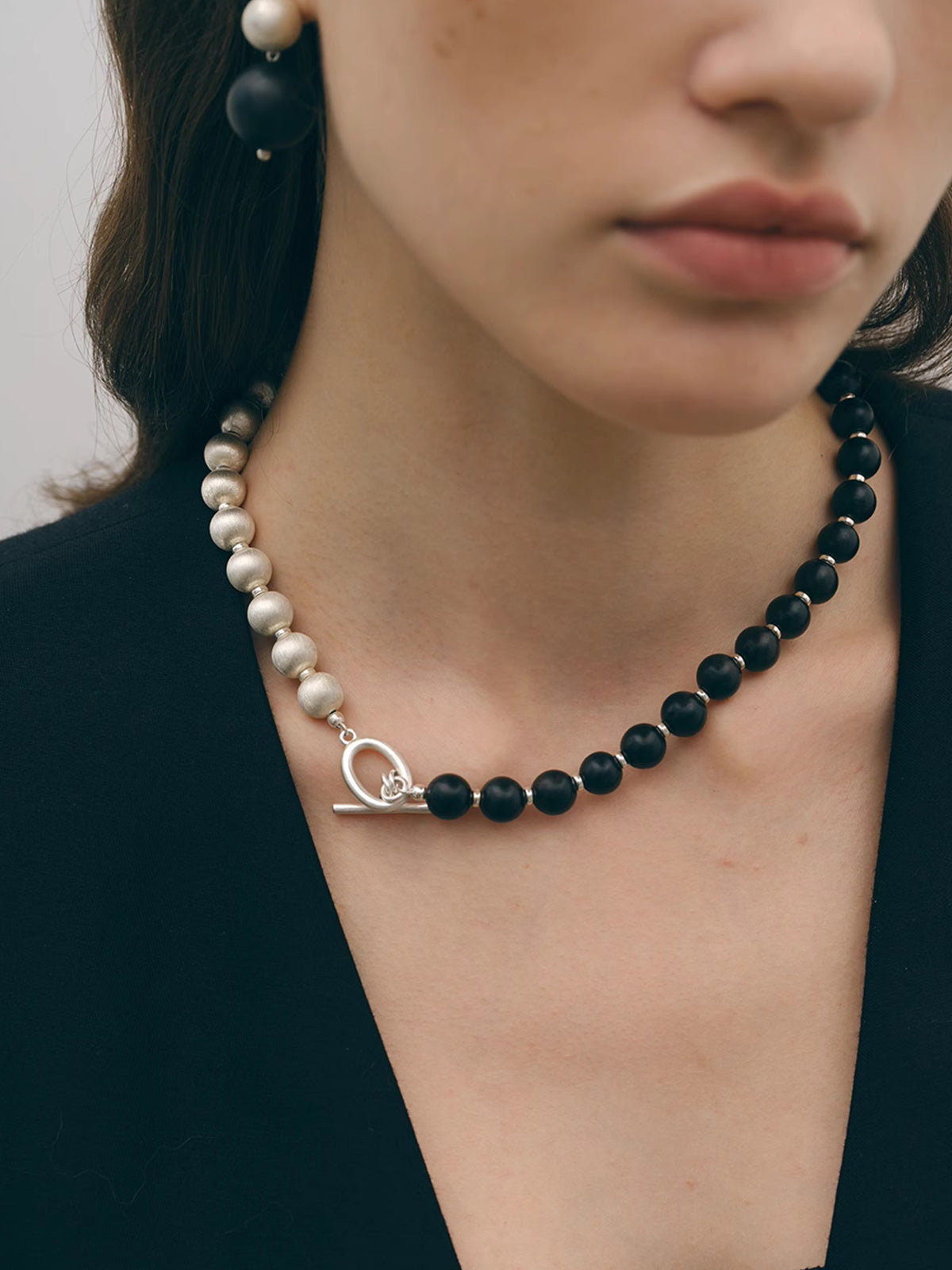 Sandalwood Necklace with Stylish Two-Tone Design