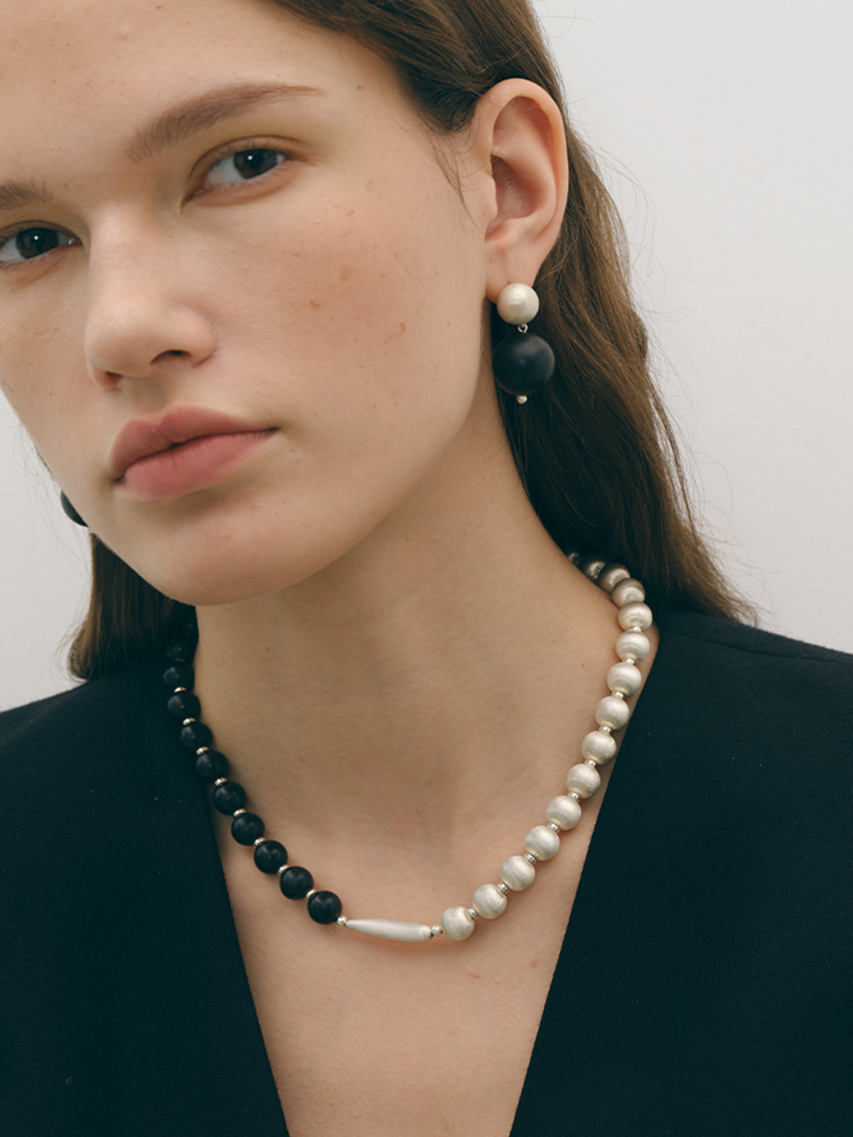 Sandalwood Necklace with Stylish Two-Tone Design