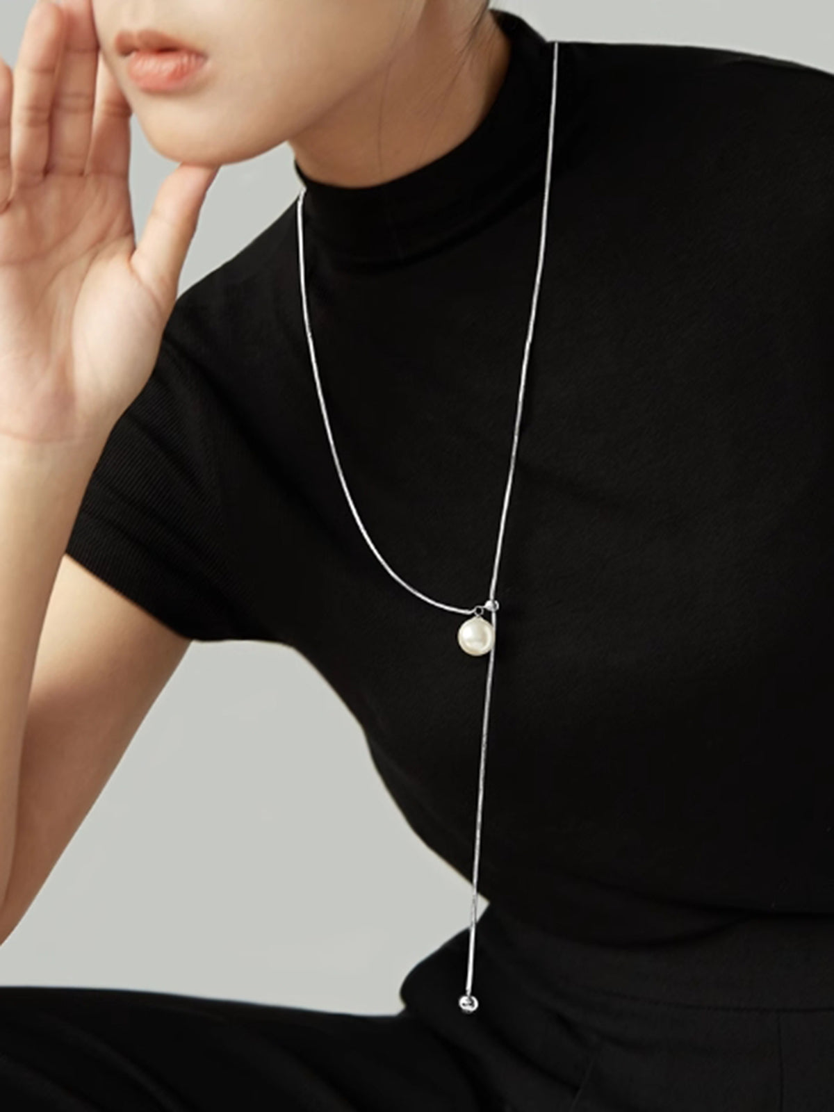 Elegant Pearls Y-Shaped Lariat Necklace for a Chic and Timeless Look