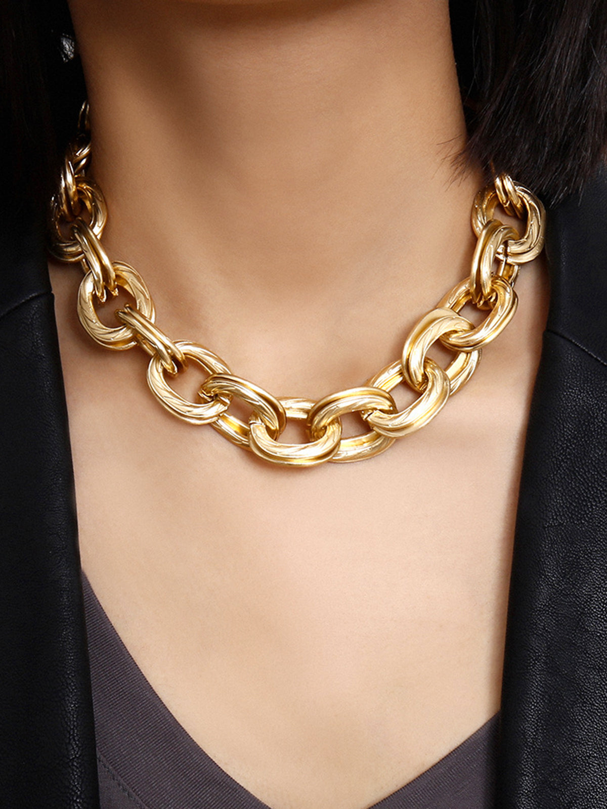 Golden Link Necklace – Luxury Statement Jewelry