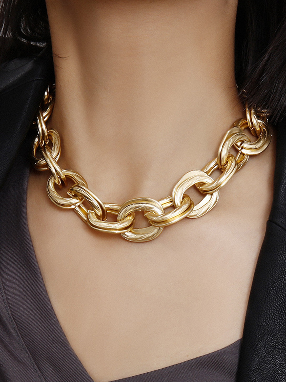 Golden Link Necklace – Luxury Statement Jewelry