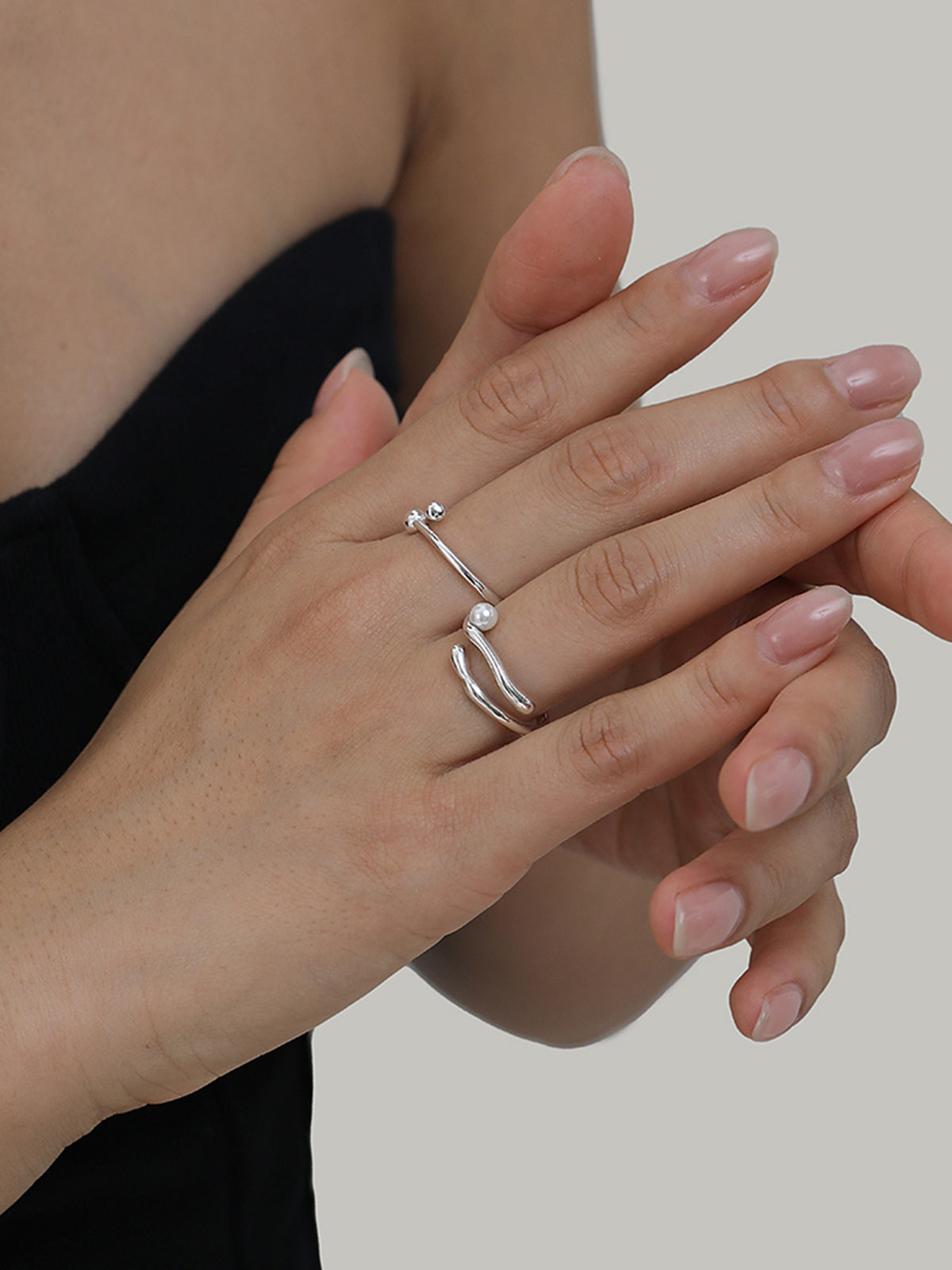 Open-worked ring with faux pearls - Chic elegance in one jewelry piece