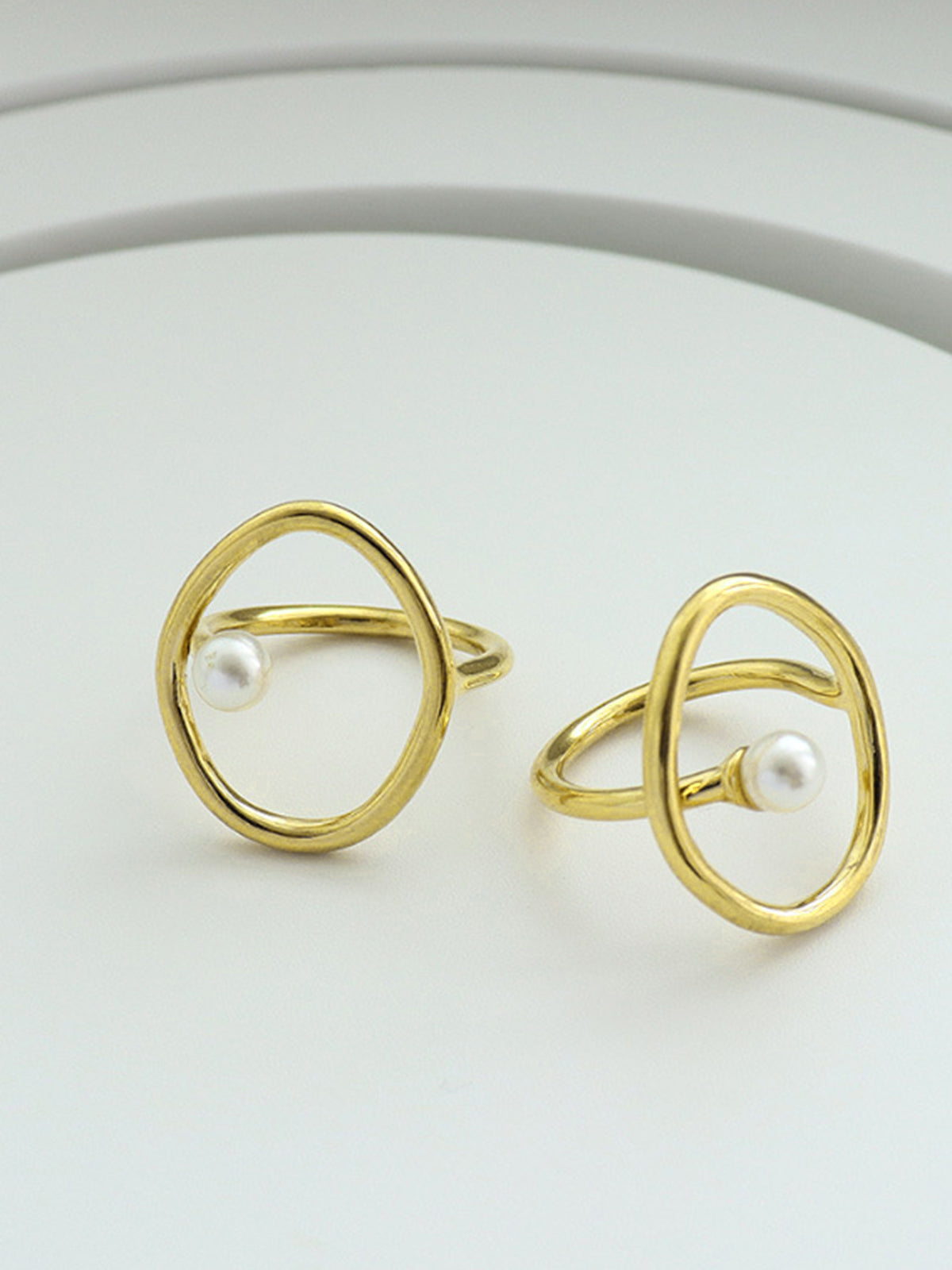 Gold ring with freshwater pearl in oval and circular shapes for an elegant look