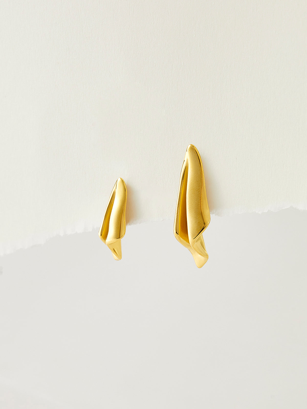 Incomplete asymmetric paper airplane earrings with fine pleats