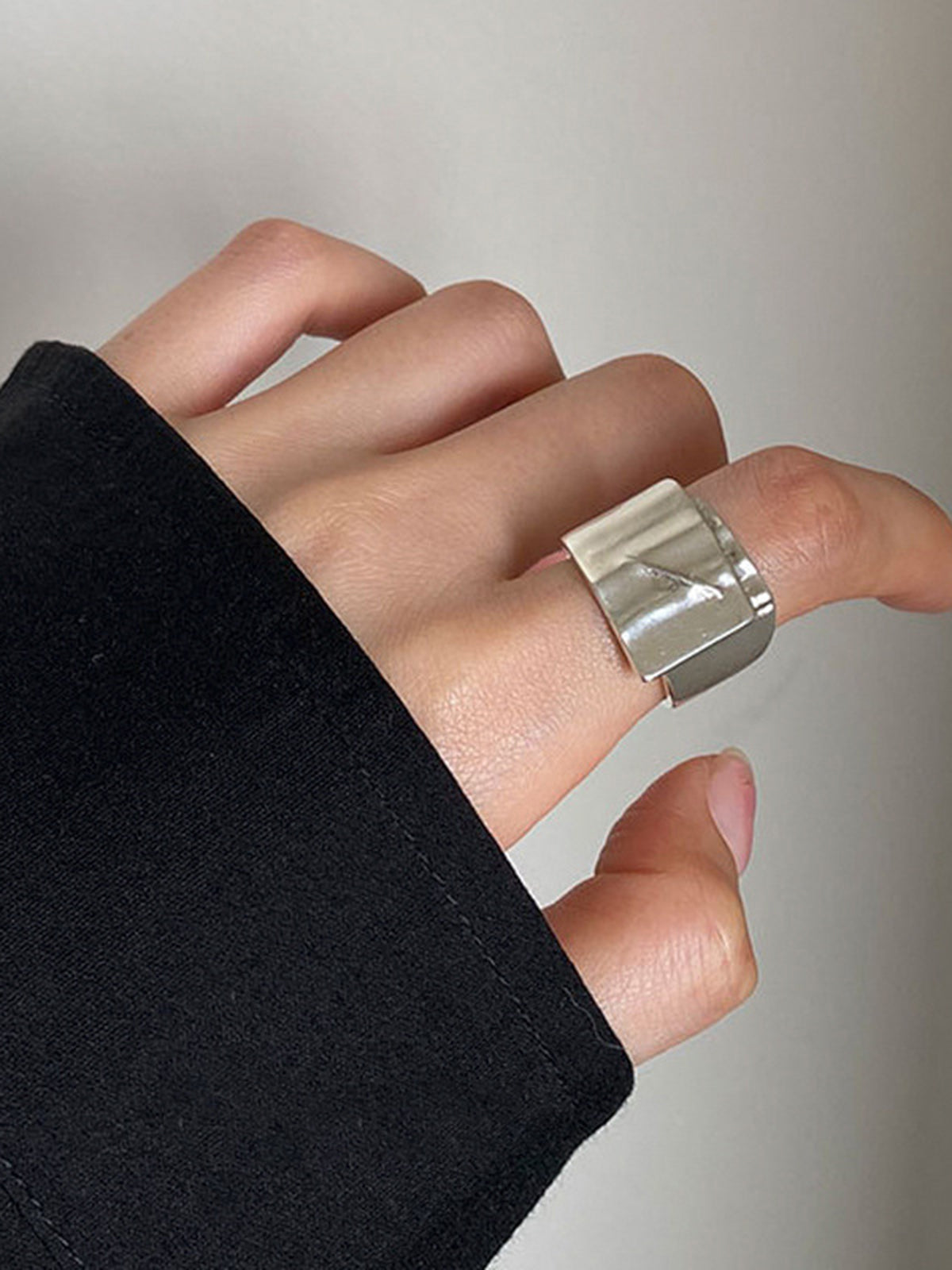 Elegant minimalist open tunnel ring for a sleek and modern look