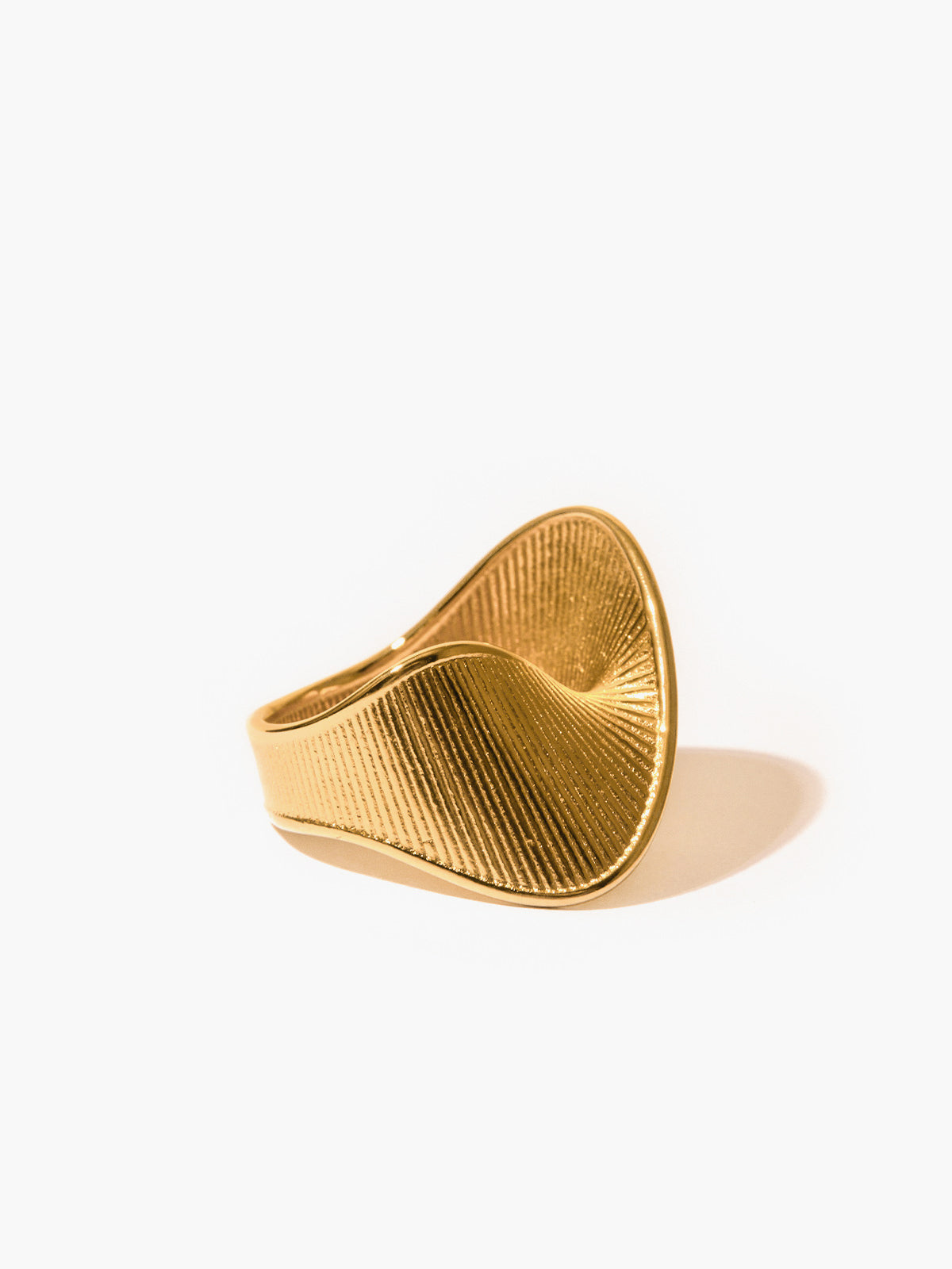 Elegant Twist Ripple Ring