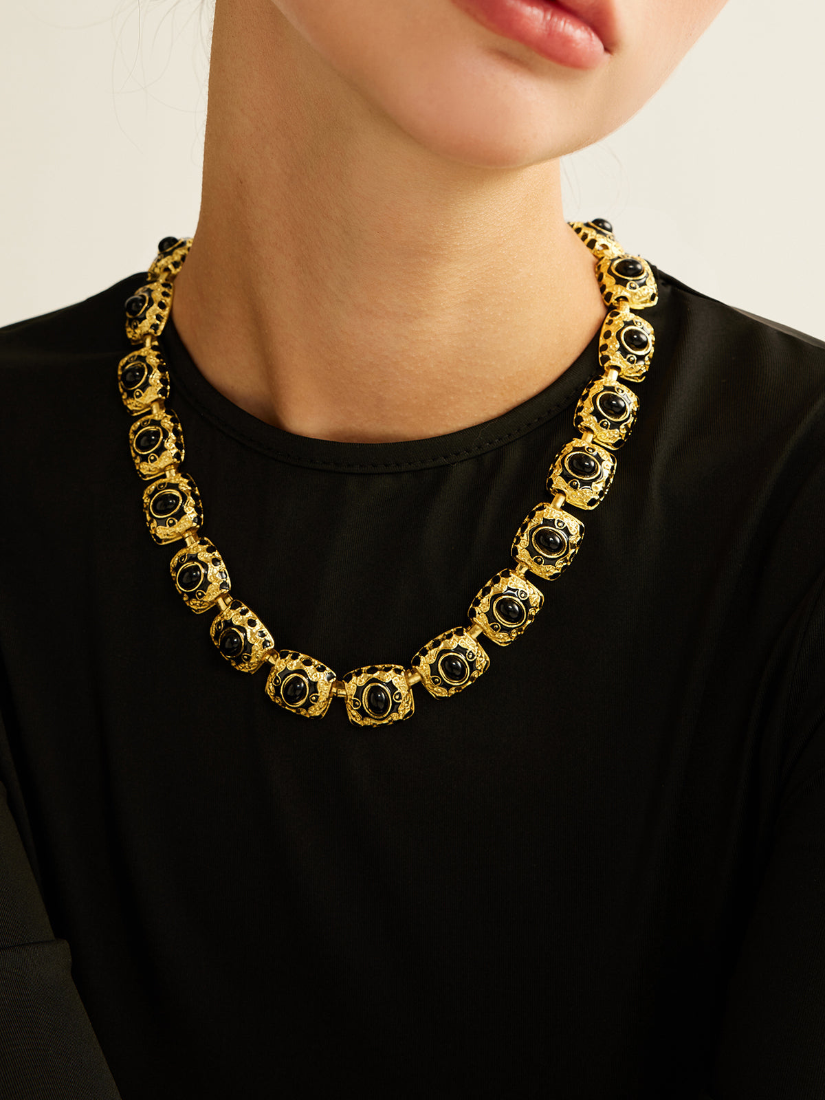 Stylish Vintage Beaded Necklace - The Meeting Place of Elegance and Grace