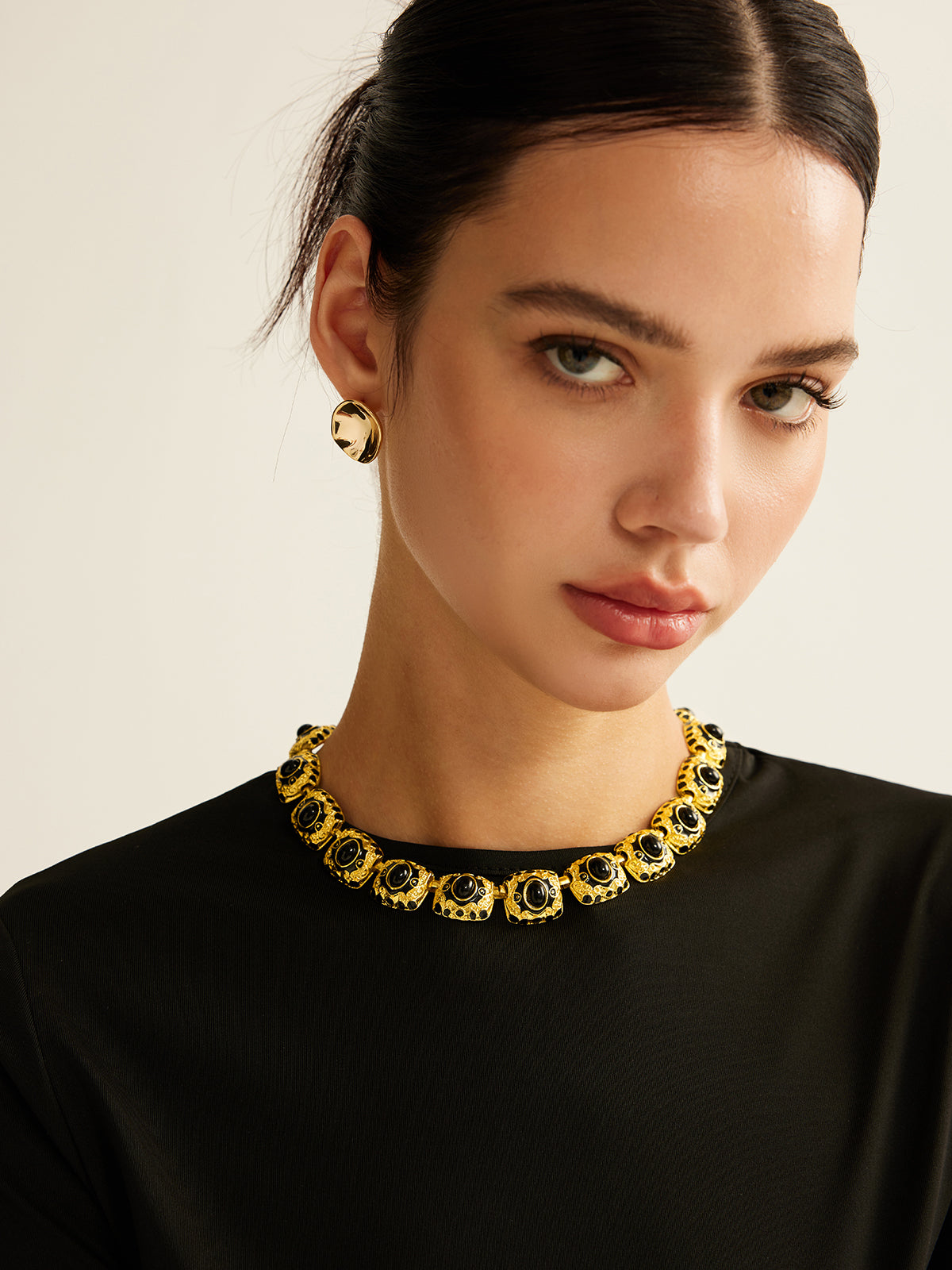 Stylish Vintage Beaded Necklace - The Meeting Place of Elegance and Grace