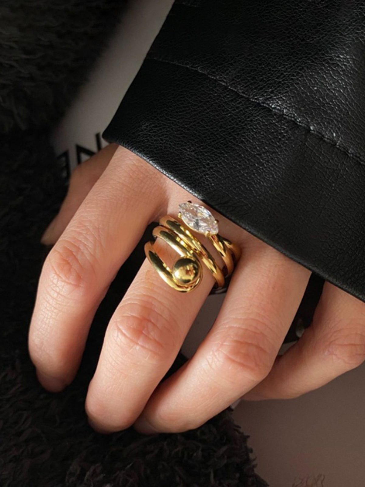 Elegant Twist Ring - Stylish and Chic Jewelry for Every Occasion