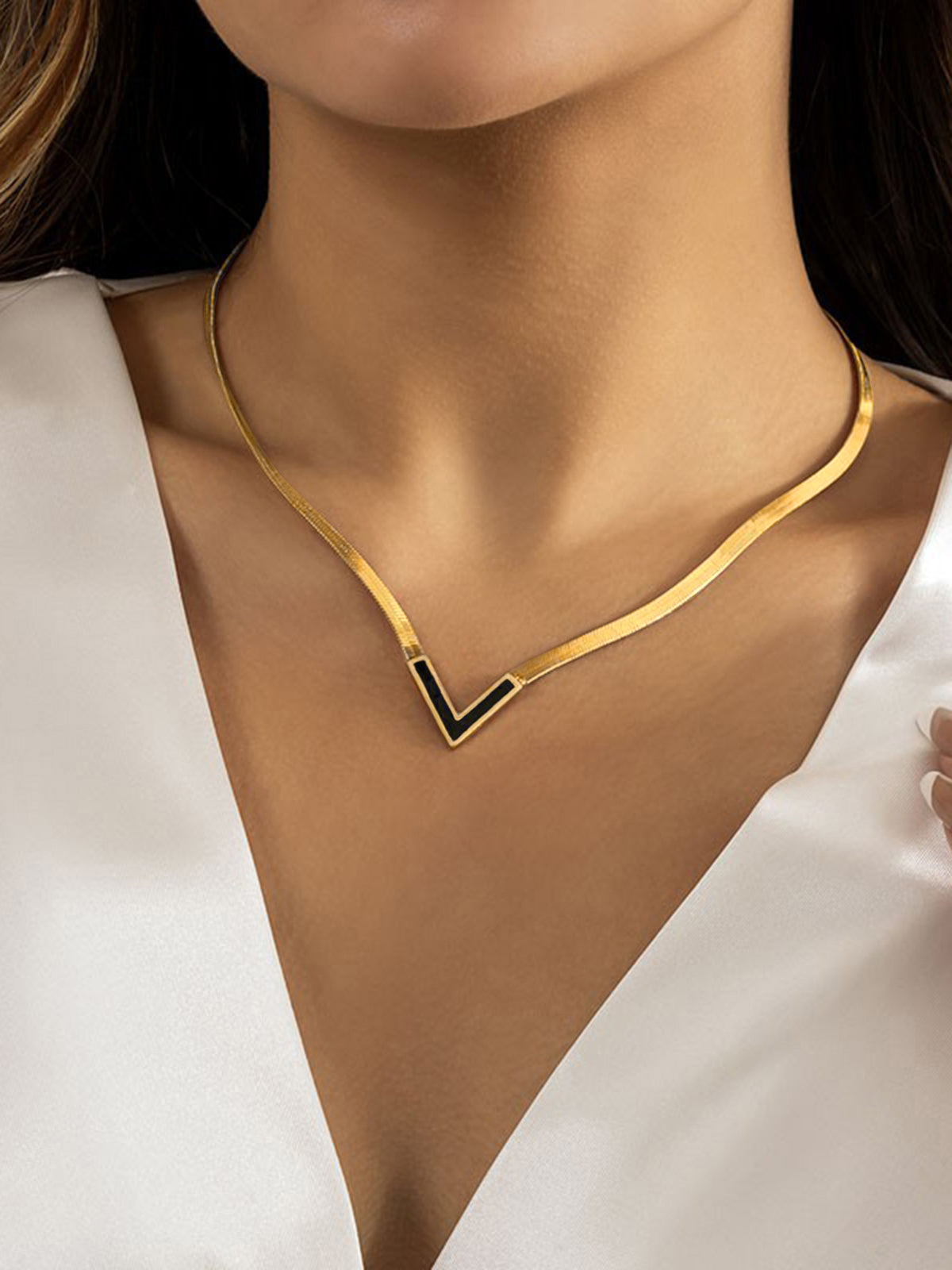 Luxury Gold V Necklace with Black Enamel – Elegant & Minimalistic Design