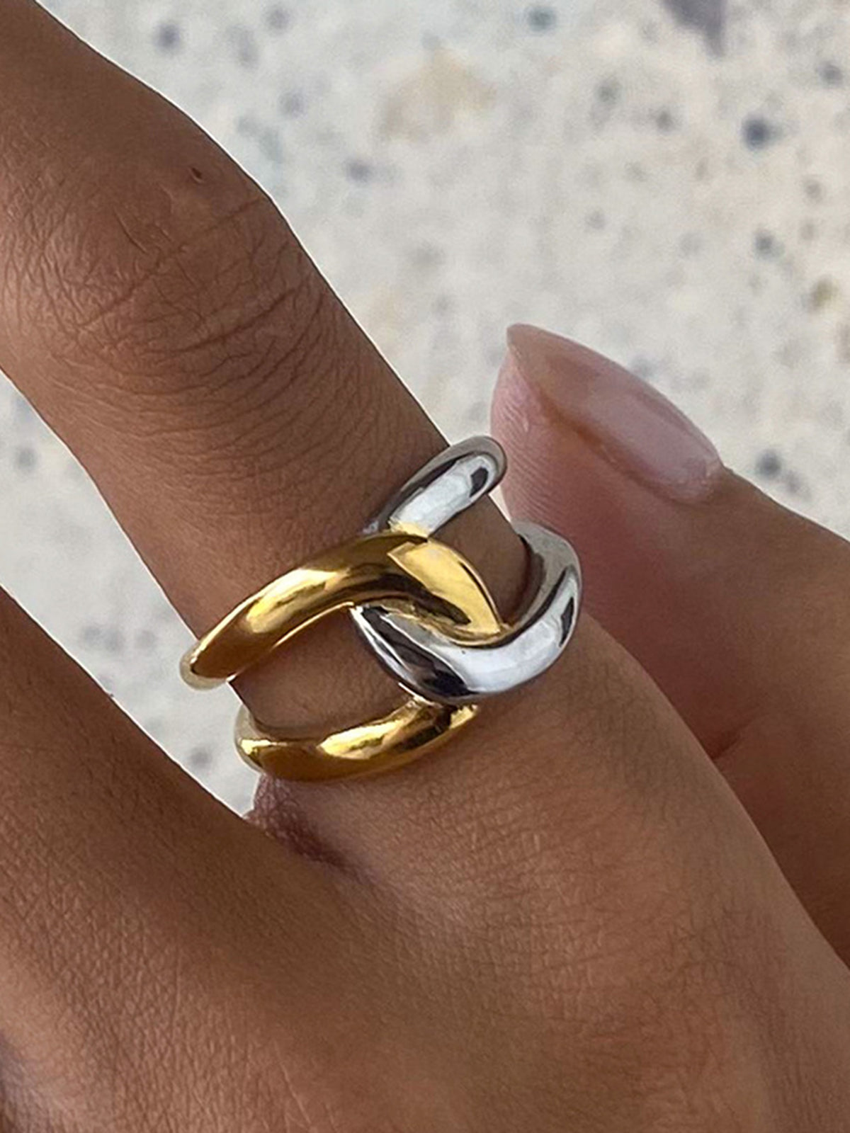 Elegant two-tone twisted ring