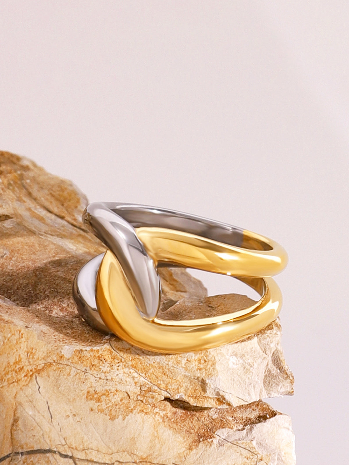 Elegant two-tone twisted ring