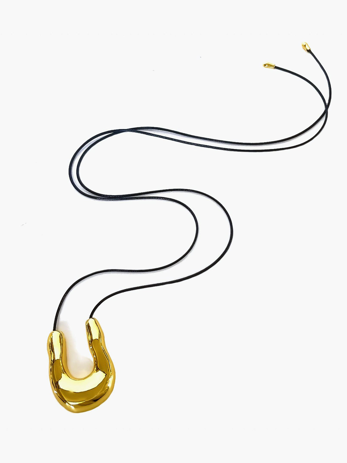 Elegant U-shaped iron horseshoe necklace