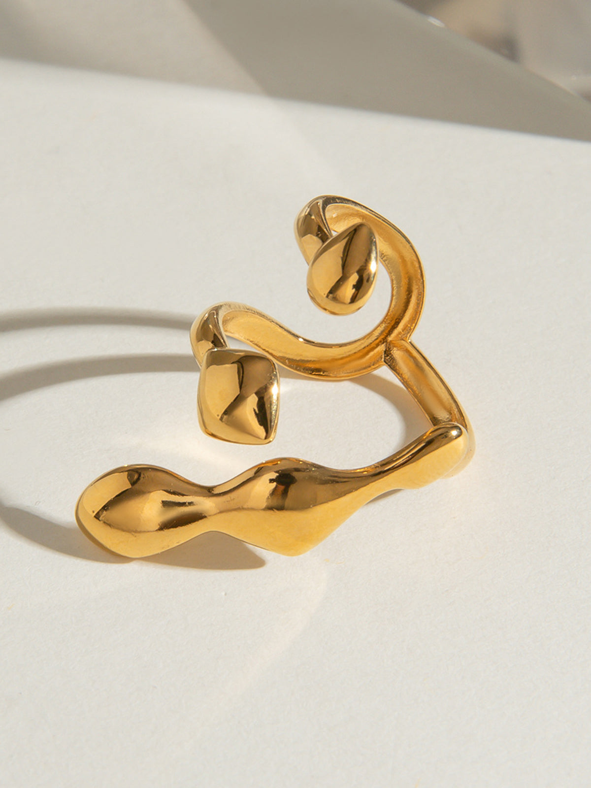 Adjustable Liquid Lava Ring, open and with a unique style