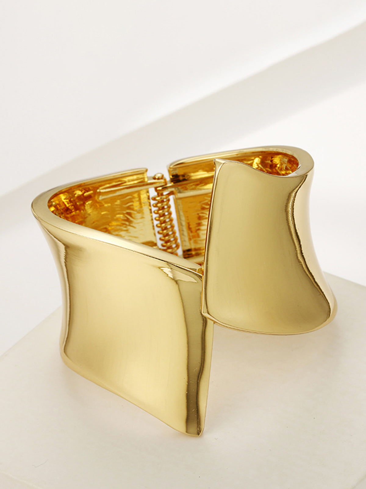 Asymmetric Shiny Tunnel Bracelet