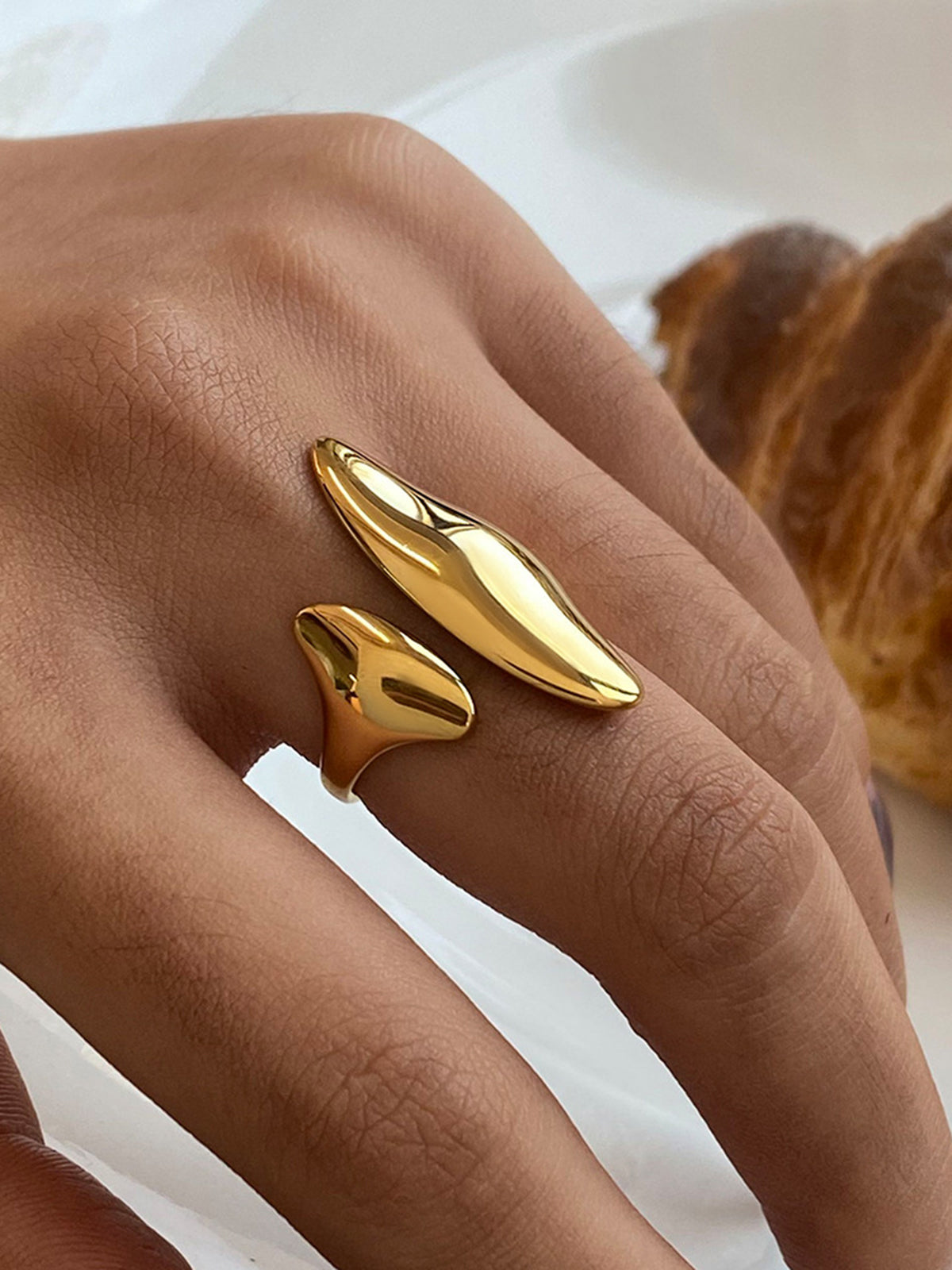 Elegant open asymmetrical ring