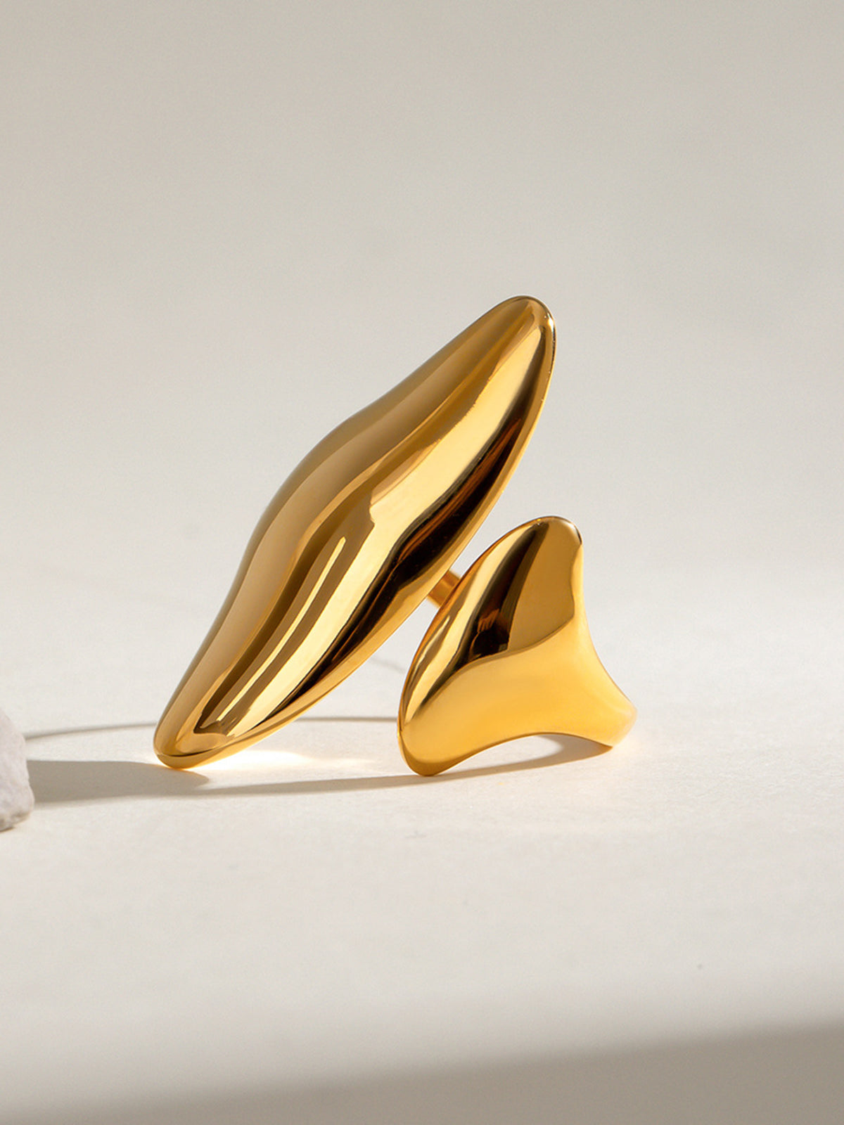 Elegant open asymmetrical ring