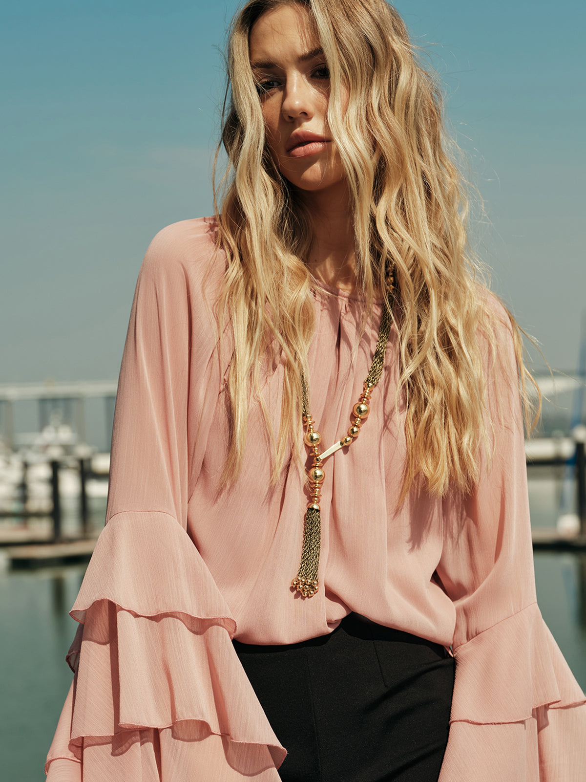 Indicative statement necklace with metal pearl tassel design