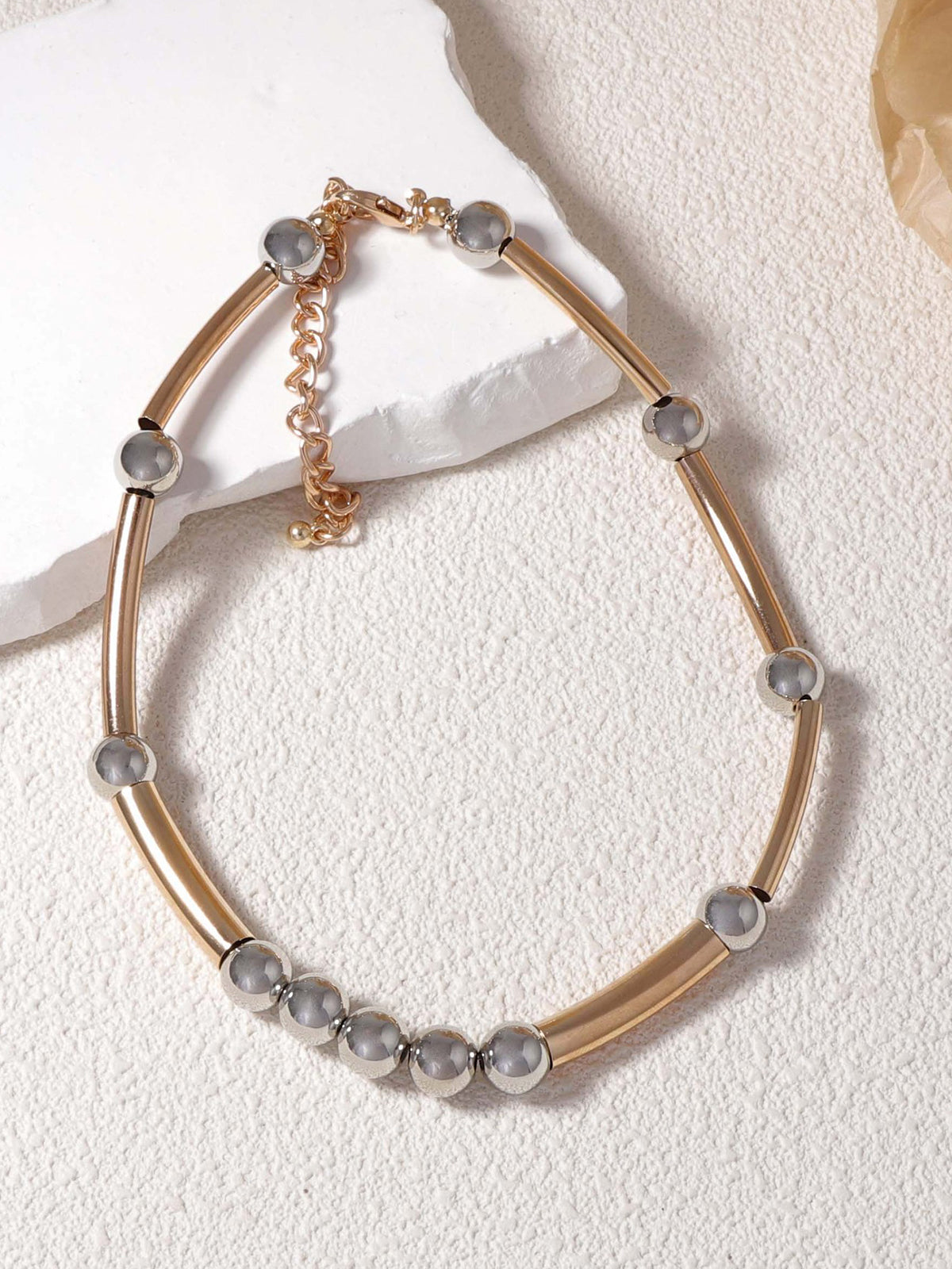 Elegant two-tone metal chain in minimalist design