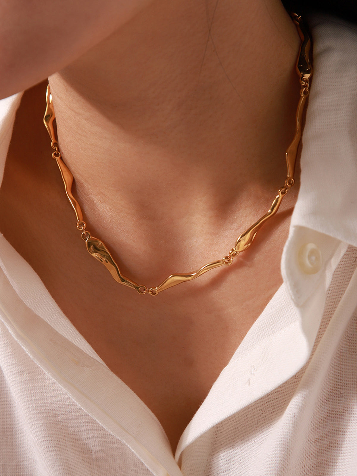 Beautiful Gold Irregular Chain Statement Necklace for a Bold and Elegant Look