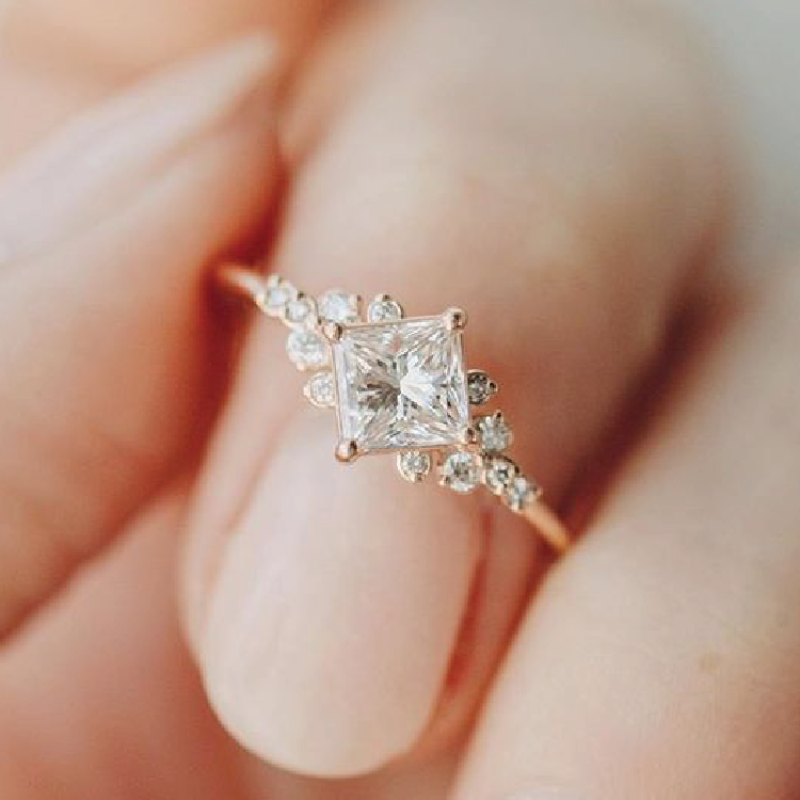 Delysische Royal Ring in Elegant Gold Color – A Symbol of Luxury and Sophistication