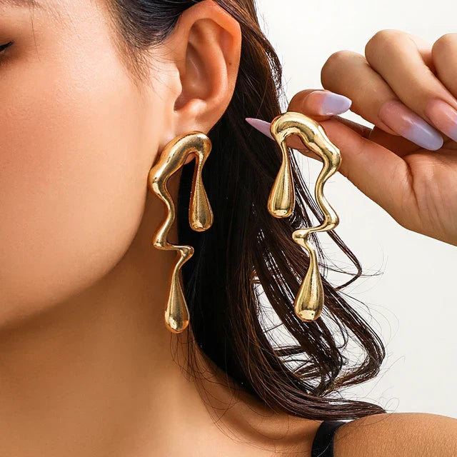 Sculpture Ear Cuff Flowing Drops with Distinctive Appearance