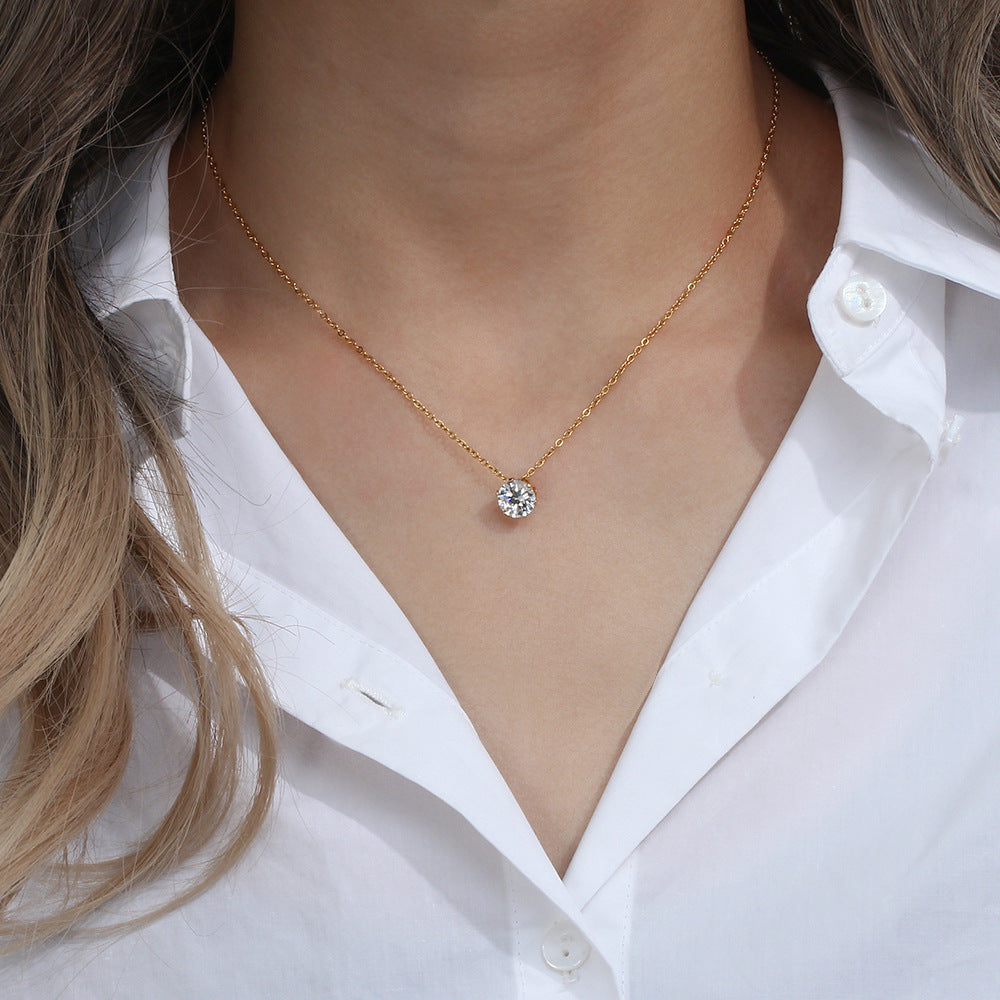 Elegant Gold Necklace with a Stunning Solitaire for an Exceptional Style