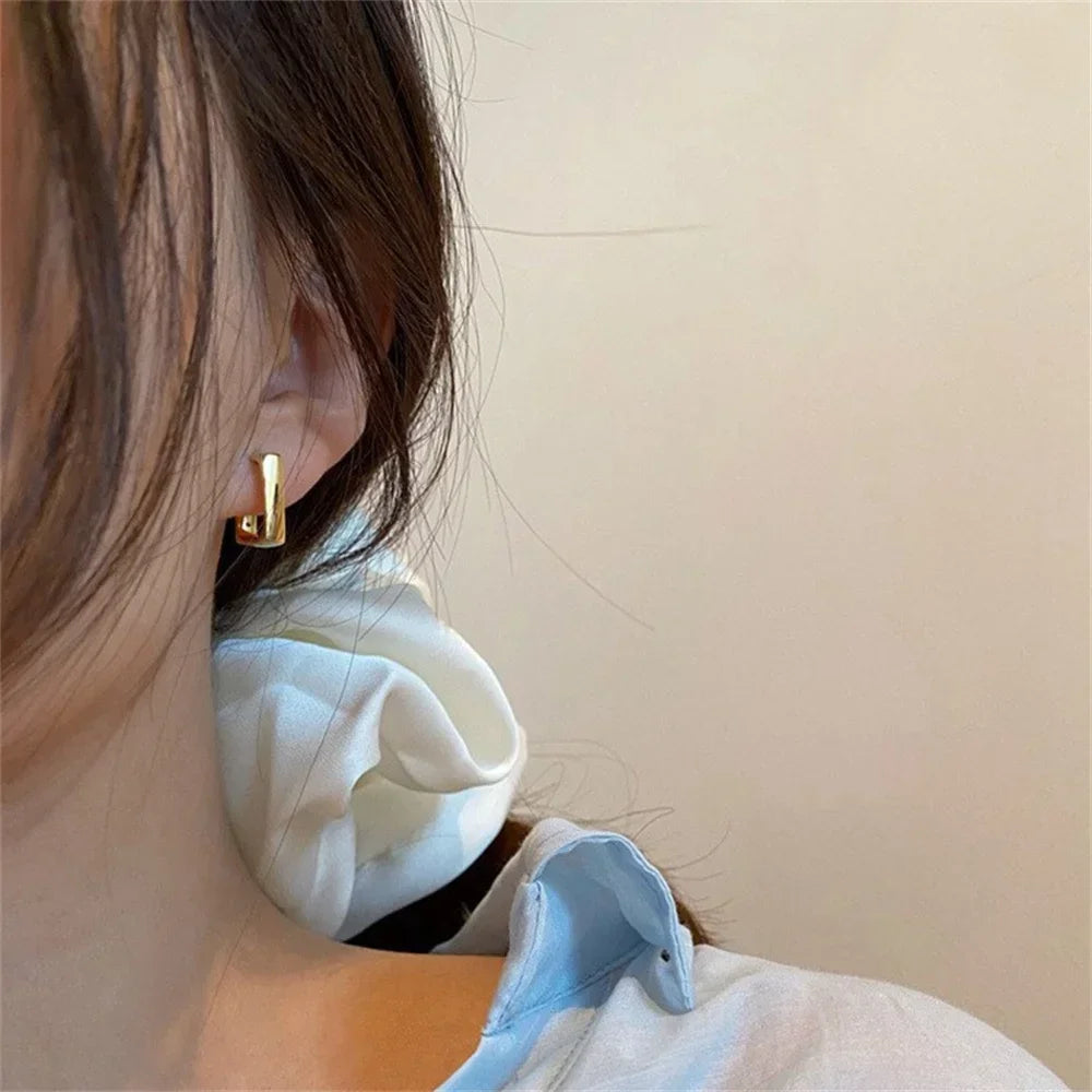 Isla | Geometric U-Shaped Earrings