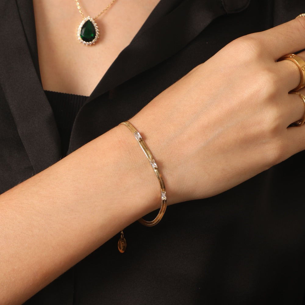 Elegant Signature Slim Bracelet for a Luxurious Touch