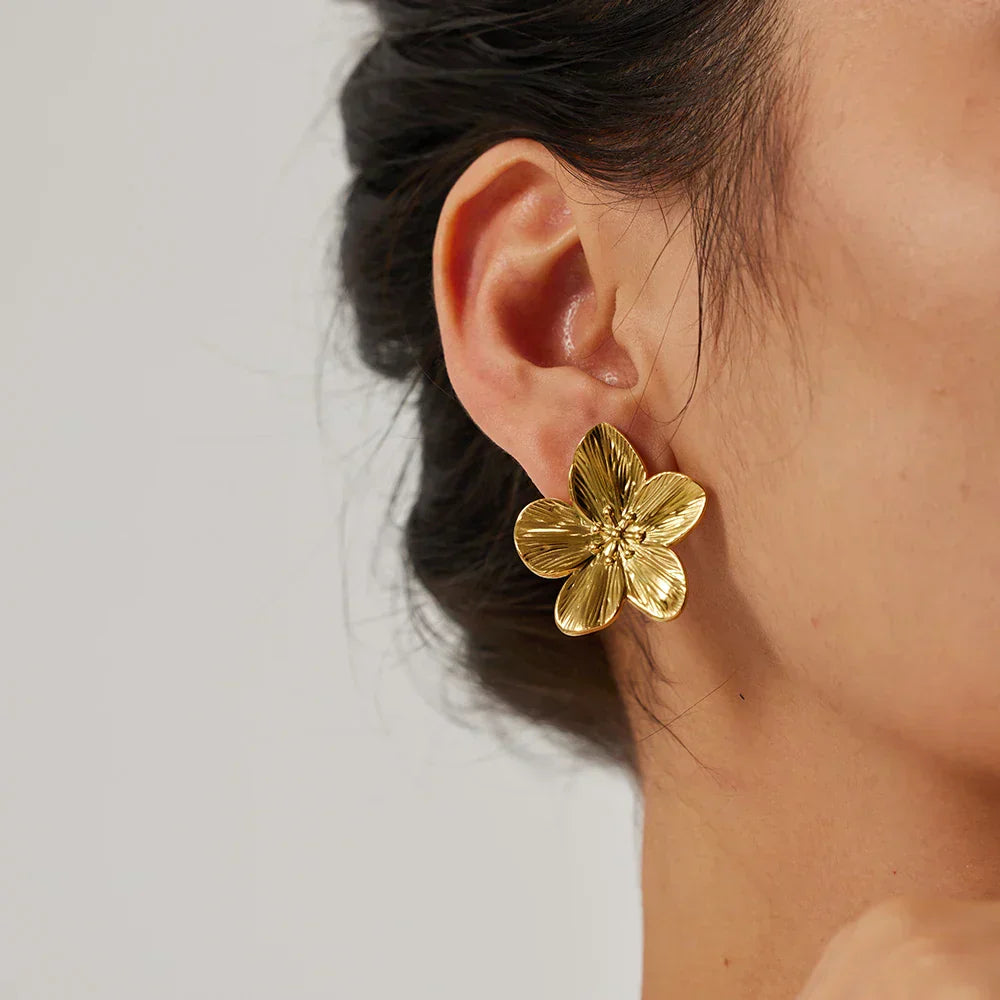 Elegant Arden Earrings in Shiny Gold