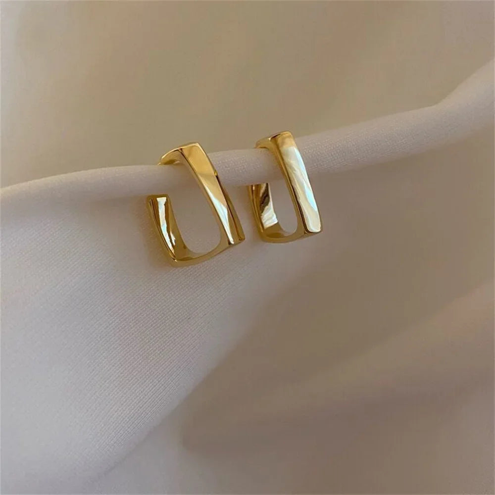 Isla | Geometric U-Shaped Earrings