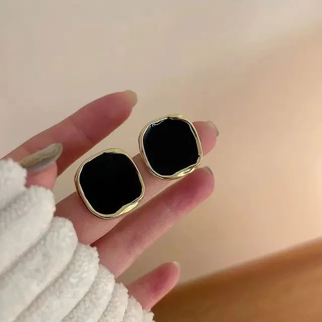 Golden Earrings with Onyx and a Mystical Touch