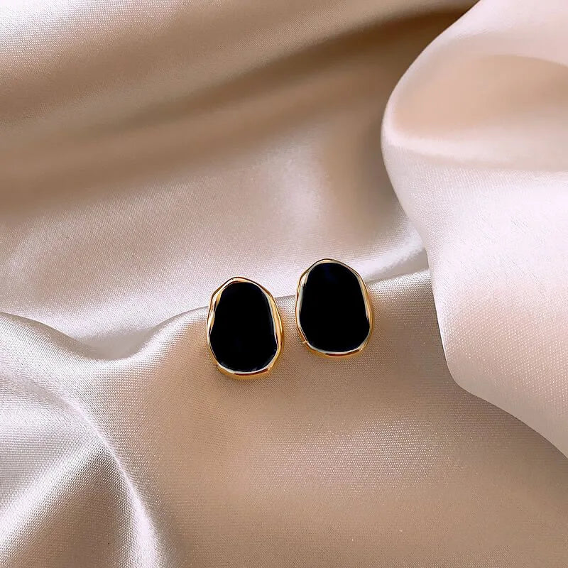 Golden Earrings with Onyx and a Mystical Touch