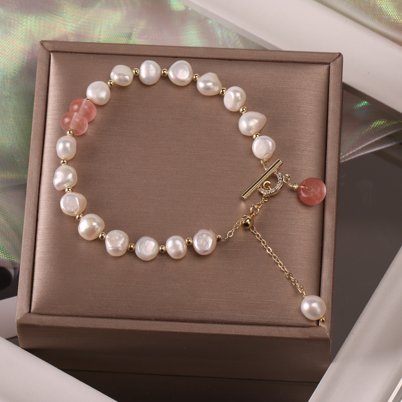 Sofia - Chic and Timeless Freshwater Pearl Bracelet