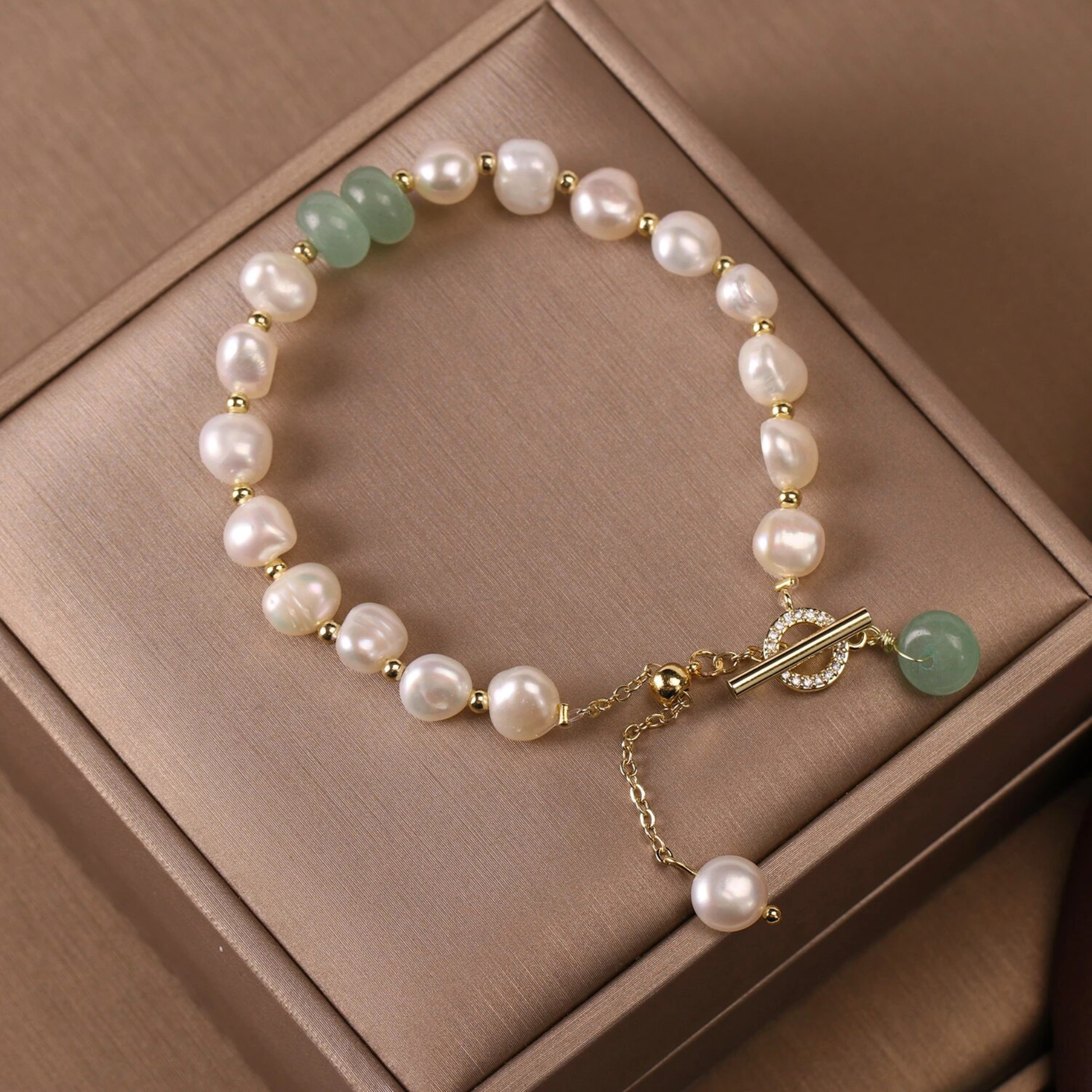 Sofia - Chic and Timeless Freshwater Pearl Bracelet