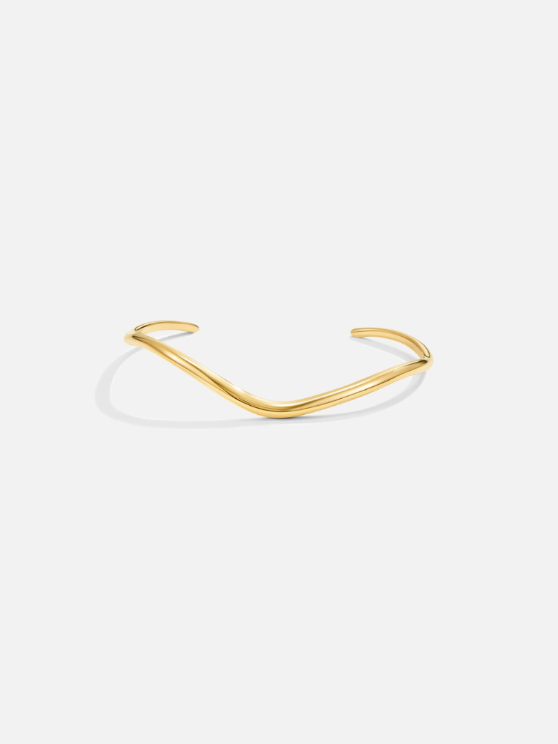 Elegant Gold Wavy Bracelet