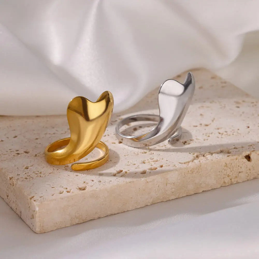 Stylish Adjustable Ring with Large Heart – Camille Elegant Design