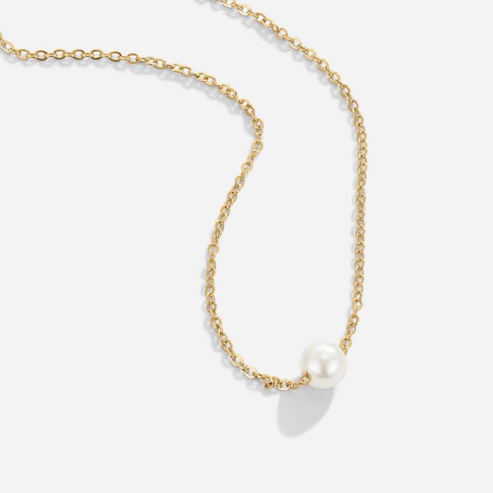 Elegant solitaire necklace with gold pearl - classic and style combined