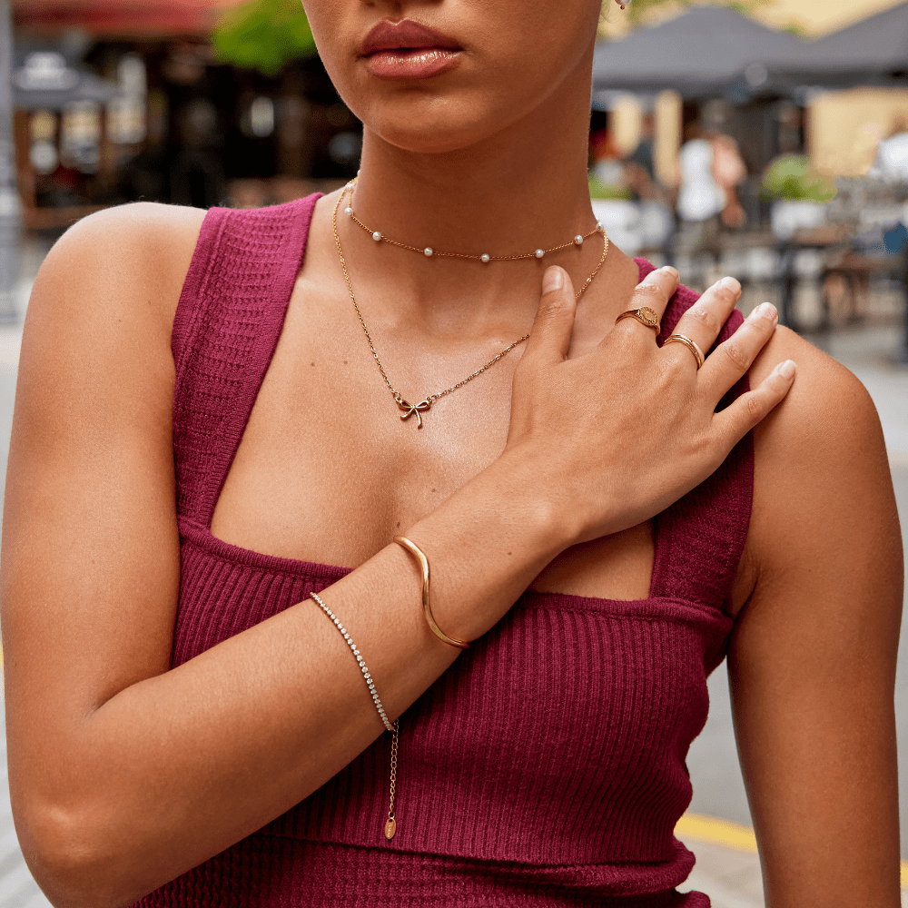 Elegant Gold Wavy Bracelet
